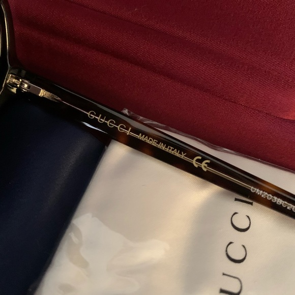 Beautiful over size Gucci ♥️ - Picture 4 of 7